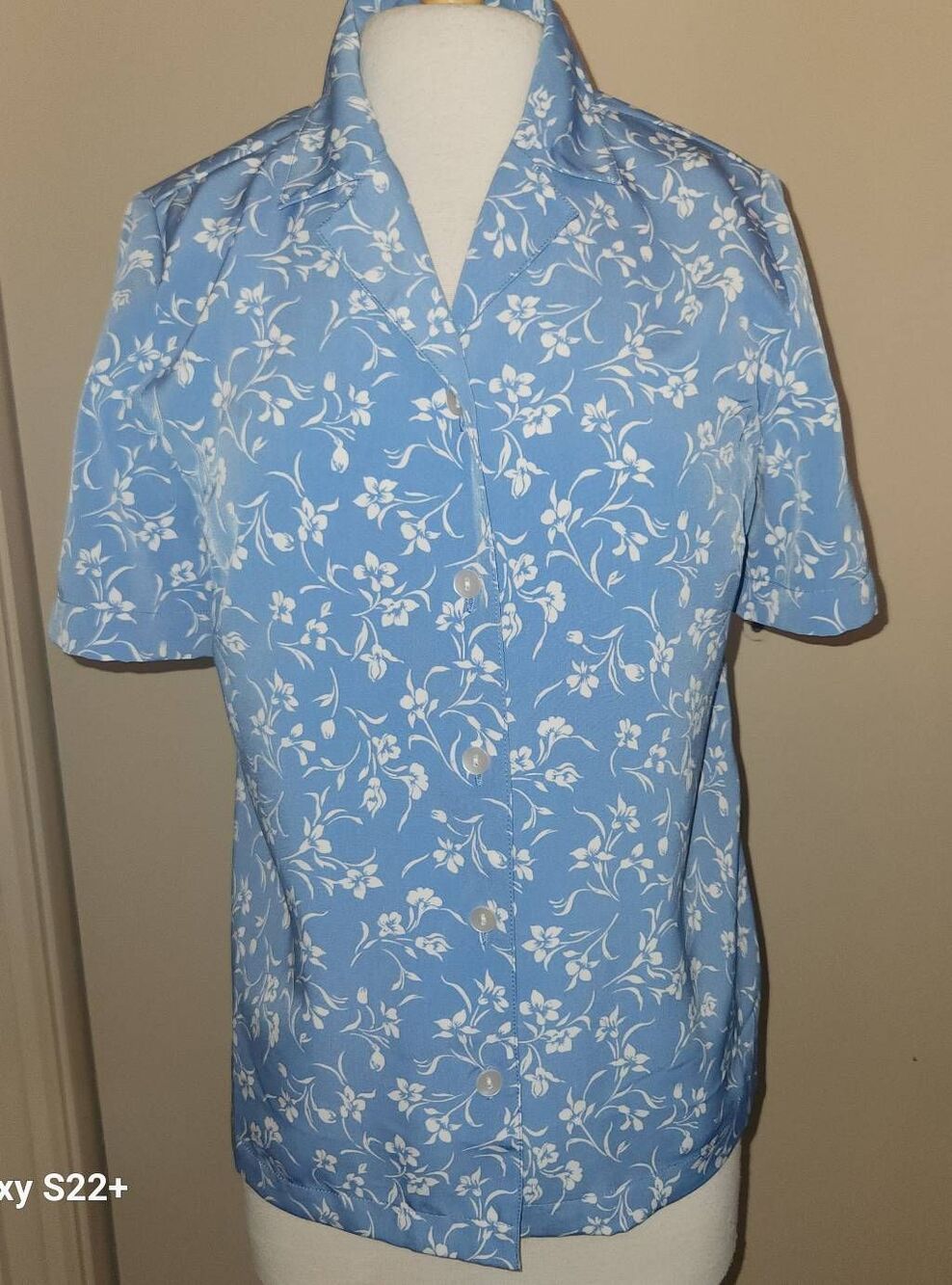 U64 Appleseed's blue & white floral blouse short sleeves Sz 10